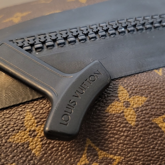 *SOLD*Waterproof Keepall 55 Bandouliere Monogram - Picture 8 of 16